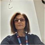 Amo lavorare con i bambini,  poterli aiutare nei loro compiti e vederli superare il traguardo mi riempe di gioia che mi motiva 