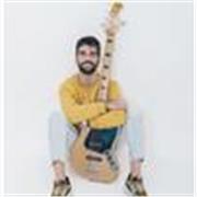 Profesor de bajo titulado Rockschool grado 8. 20 años de experiencia en los escenarios.