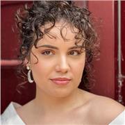 Profesora de inglés con certificado b2 que ofrece clases a jóvenes y adultos