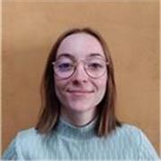 Tutrice pour l'aide aux devoirs et soutien scolaire pour des personnes voulant progresser en Anglais, chimie ou mathématiques niveau collège
