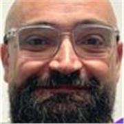 Profesional español nativo con amplios conocimientos y experiencia en formación.
