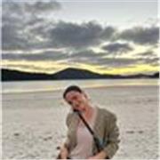 Titulada en psicología con máster general sanitario y master en trauma y apego