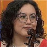 Licenciada en violín con maestría en pedagogía musical ofrece clases creativas y personalizadas
