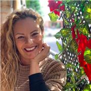 Si quieres aprender guitarra de manera individual o en grupo, para animar una fiesta o simplemente para disfrutar tocando y cantando canciones de toda la vida como populares, modernas, boleros, canarias, etc., es el momento de intentarlo! Todas las edades