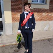 Buongiorno, sono un ragazzo di 24 anni che sti sta laureando in scienze e tecniche dello sport, mi candido per ripetizioni di qualsiasi materia per alunni delle scuole elementari e medie