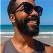 Ajudo estrangeiros a falar português melhor