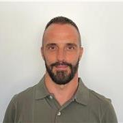 Profesor de meditación con larga experiencia en retiros intensivos y práctica diaria. No necesitas experiencia