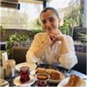 Her yaştan öğrenciye ders veren deneyimli Türkçe öğretmeni 