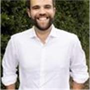 Profesor titulado de inglés y con más de seis años de experiencia en Dublín, Irlanda. 