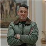 Comunicador social y profesor de inglés con nivel c2 (nativo) y más de 10 años de experiencia enseñando inglés.