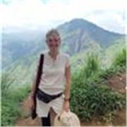 Profesora titulada como maestra de primaria y arquitecta superior imparte clase de matematicas e ingles en todos los niveles.