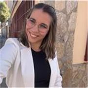 Soy una joven a la que le encanta estar en contacto con niños, llevo en música toda mi vida y me encantaría enseñarla