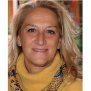 Profesora de EGB especialidad Infantil con 29 años de experiencia y 13 de ellos trabajando en el departamento de orientación. Quiere ayudar a los niños a ser felices