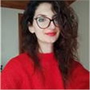 Insegnante di materie letterarie, impartisce lezioni di italiano, storia, geografia e storia dell'arte