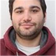 Profesor imparte clases de matemáticas, física, electrónica, etc
