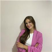 Laureata in Economia e diplomata al Liceo Scientifico, impartisce ripetizioni di matematica per ragazzi