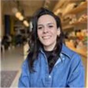 Französin, aufgewachsen, studiert & gearbeitet in Frankreich. Mit mir lernst du Französisch lebendig, praxisnah und mit Freude.