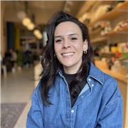 Französin, aufgewachsen, studiert & gearbeitet in Frankreich. Mit mir lernst du Französisch lebendig, praxisnah und mit Freude.