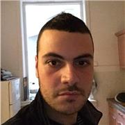 Graphiste free-lance avec 15 années d’expérience passionnée par l’art graphique.