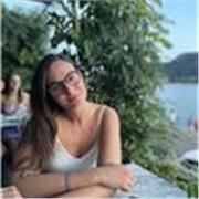 Sono una Psicologa specializzata in disturbi del neurosviluppo. Sono molto brava in lettere e nello sviluppo di un metodo di studi