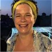 Empathetic online life and career coach helping you build confidence, clarity and direction. 