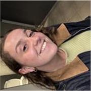 Profesora comprensiva capaz de enseñar todo tipo de materias con actitud paciente. 