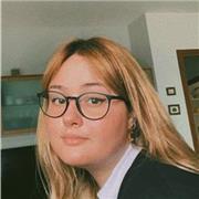 Studentessa universitaria impartisce lezioni di inglese per ragazzi fino alle superiori