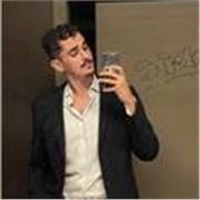 B2 de Cambridge, inglés muy fluido, muy sociable y amigable con los niños, son el futuro 