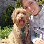 Profesora de biologia con experiencia, carrera en genética y especialidad clínica.