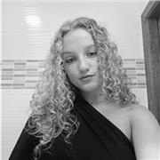 Profesora de biología, química o inglés de nivel de primaria o la ESO.