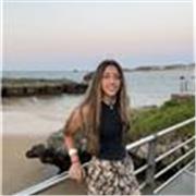 Profesora de primaria apta para dar a diferentes niños de distintas edades.