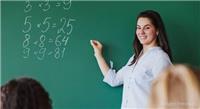 Profesora de Matemáticas dicta clases a estudiantes de nivel pre universitario para lograr tu mejor rendimiento