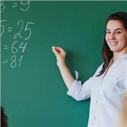 Profesora de Matemáticas dicta clases a estudiantes de nivel pre universitario para lograr tu mejor rendimiento