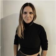 Soy una profesora licenciada en bellas artes, por lo que puedo ayudar en distintas disciplinas ! Dibujo, pintura, diseño…etc.
