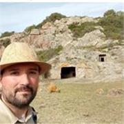 Offro lezioni private di storia per studenti delle elementari, medie e superiori, trasmettendo la mia passione.