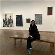 Sono una studentessa universitaria, studio lingue e arte per la realizzazione di eventi culturali. 