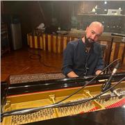 Músico pianista de sesión da clases de piano, armonía, solfeo y teoría musical, para todas las edades y niveles! Escríbeme!