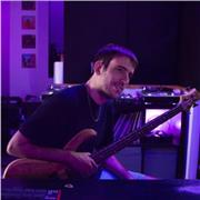 Clases de bajo eléctrico, guitarra y producción musical. Aprende técnica, repertorio y creatividad con un método práctico y personalizado