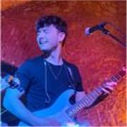 Clases particulares de guitarra eléctrica/acústica adaptadas al nivel y gustos del alumno, priorizando siempre la diversión y el aprendizaje! No dudes en preguntarme