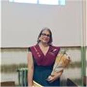 Estudiante de educación infantil y graduada en bachillerato 