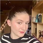 Je donne des cours de la primaire au collège pendant mes études, donc je suis encore dans le cadre scolaire et sait apprendre au enfants.