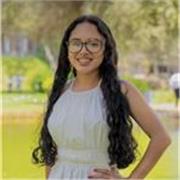 Profesor de inglés imparte clases para primaria y secundaria