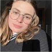 Ragazza frequentante l’università, disponibile per aiuto compiti e ripetizioni
