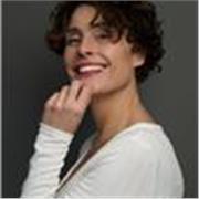 Profesora de canto, repertorio e interpretación de Teatro musical en activo así como dicción y ponencias