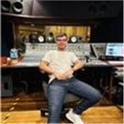 Electric bass tutor, music student with more than 3 years of experience teaching. 