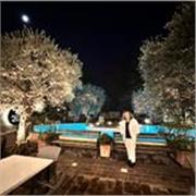 English teacher
Sono laureata nella lingua albanese, ma ho esperienza anche nel insegnamento della lingua inglese.