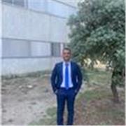 Me definiría como un profesional cercano, creativo y comprometido con el desarrollo integral de las personas.