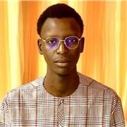 Professeur particulier donne des cours de soutien scolaire aux étudiants