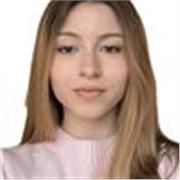 Me defino como una persona perfeccionista y organizada. Aprendo muy rápido y mi vocación es plenamente social. 