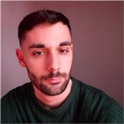 Giovane insegnante con livello C2 certificato offre lezioni per migliorare il proprio inglese - enfasi su conversazione e pronuncia